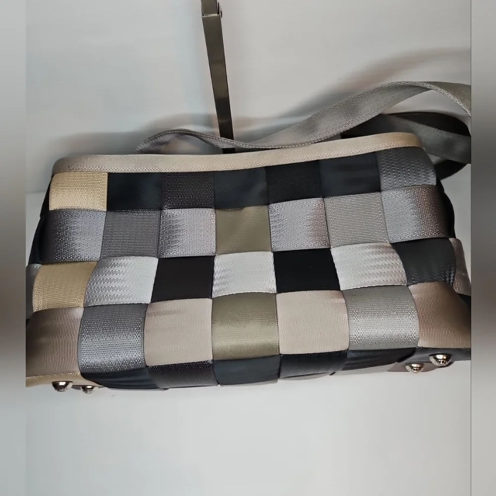 HarveyS Seatbelt Bag questions leave